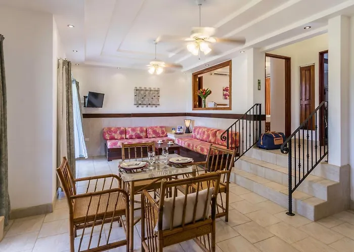 Bed & Breakfast Across The Street From The Beach Tamarindo